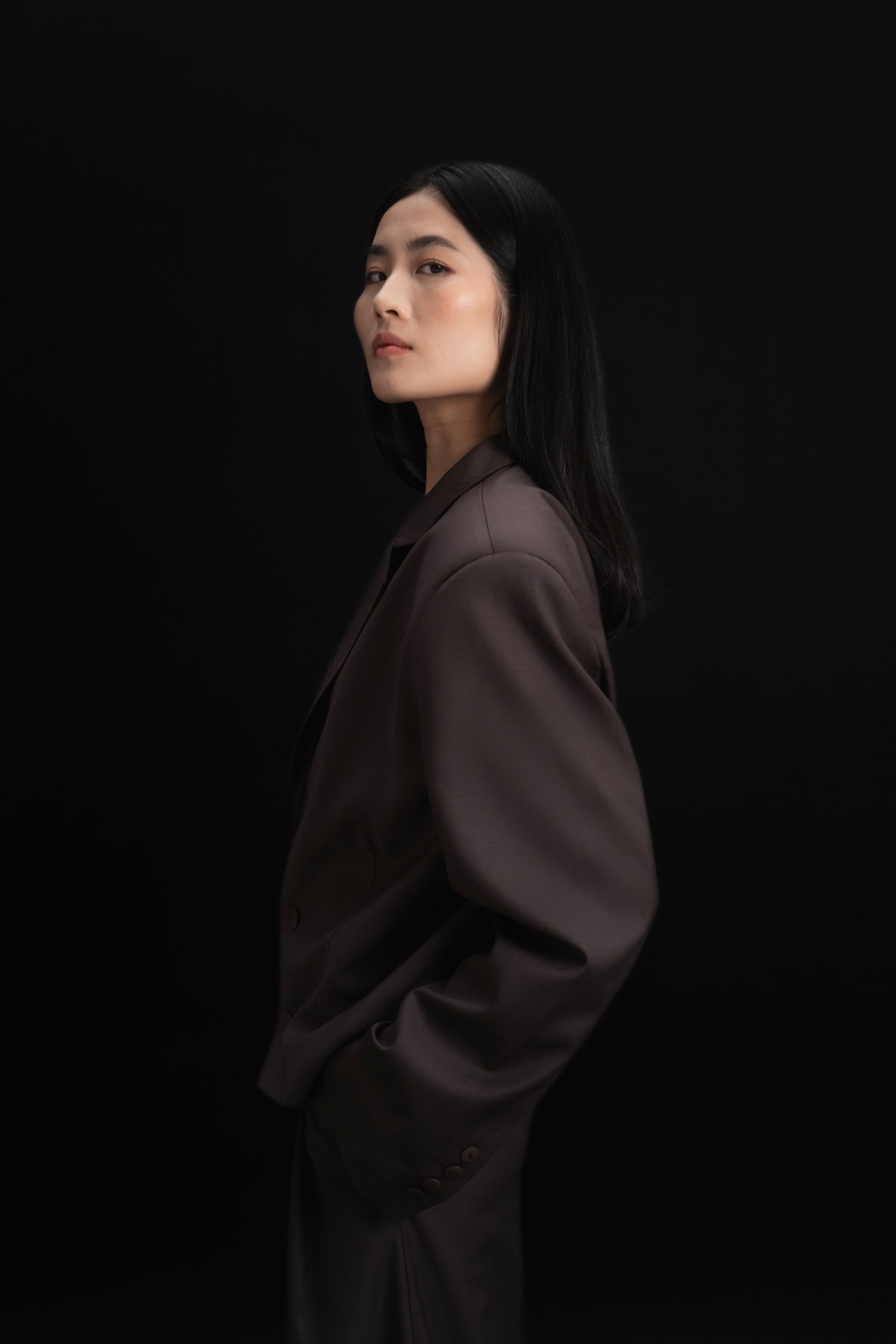 The MAMÚ CINNAMON WOOL BLAZER studio photo