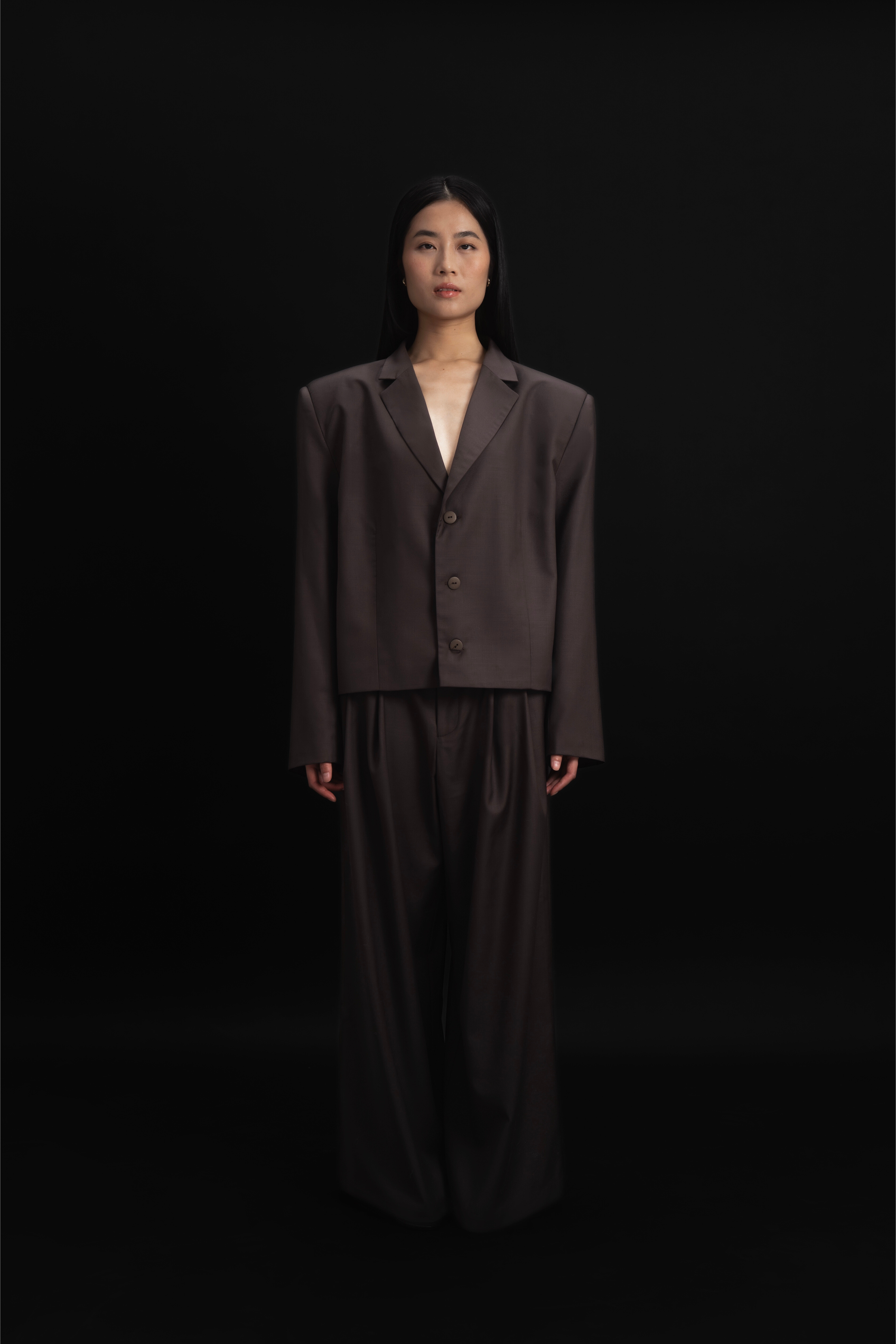 The MAMÚ CINNAMON WOOL PANTS studio photo