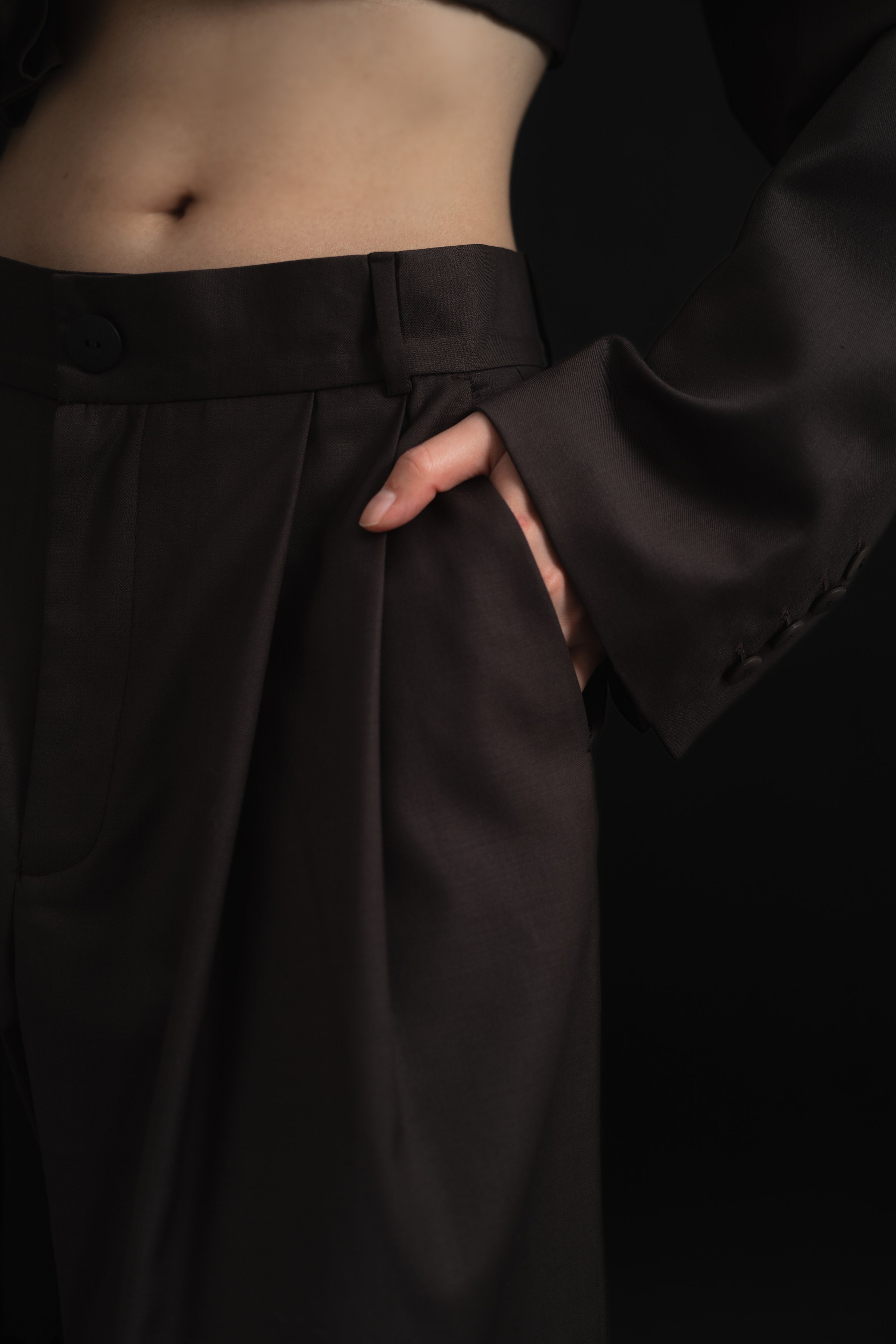 The MAMÚ CINNAMON WOOL PANTS studio photo